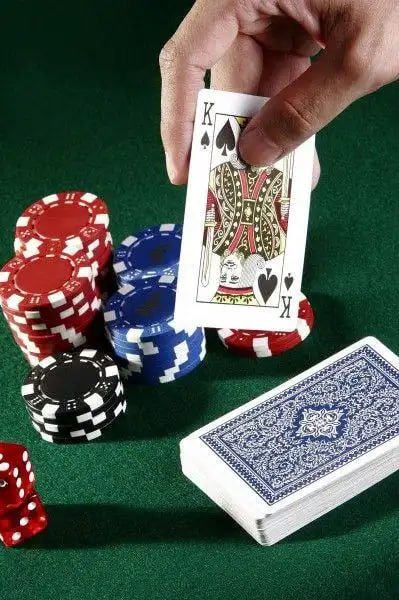 Người dùng Việt Nam chơi slot online trên điện thoại tại 28win